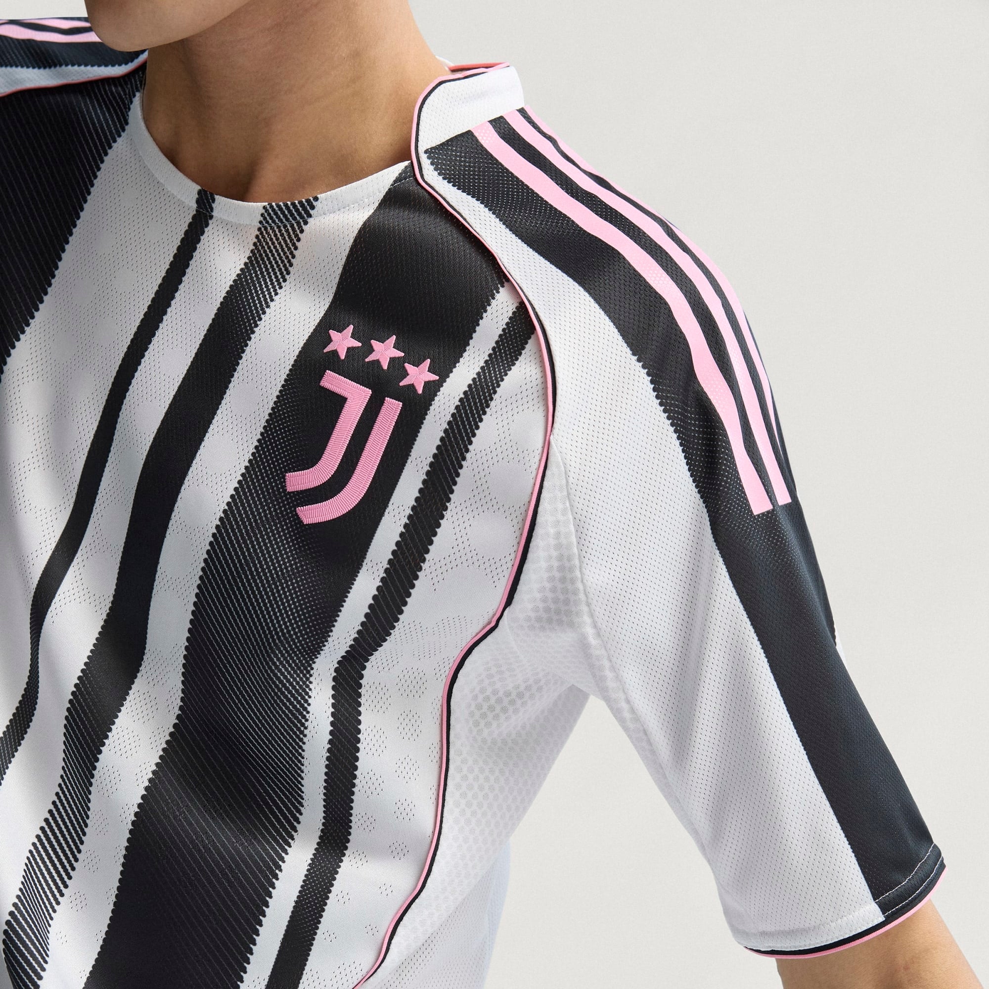 Adidas Juventus 25/26 Authentic Home Jersey - JJ4314