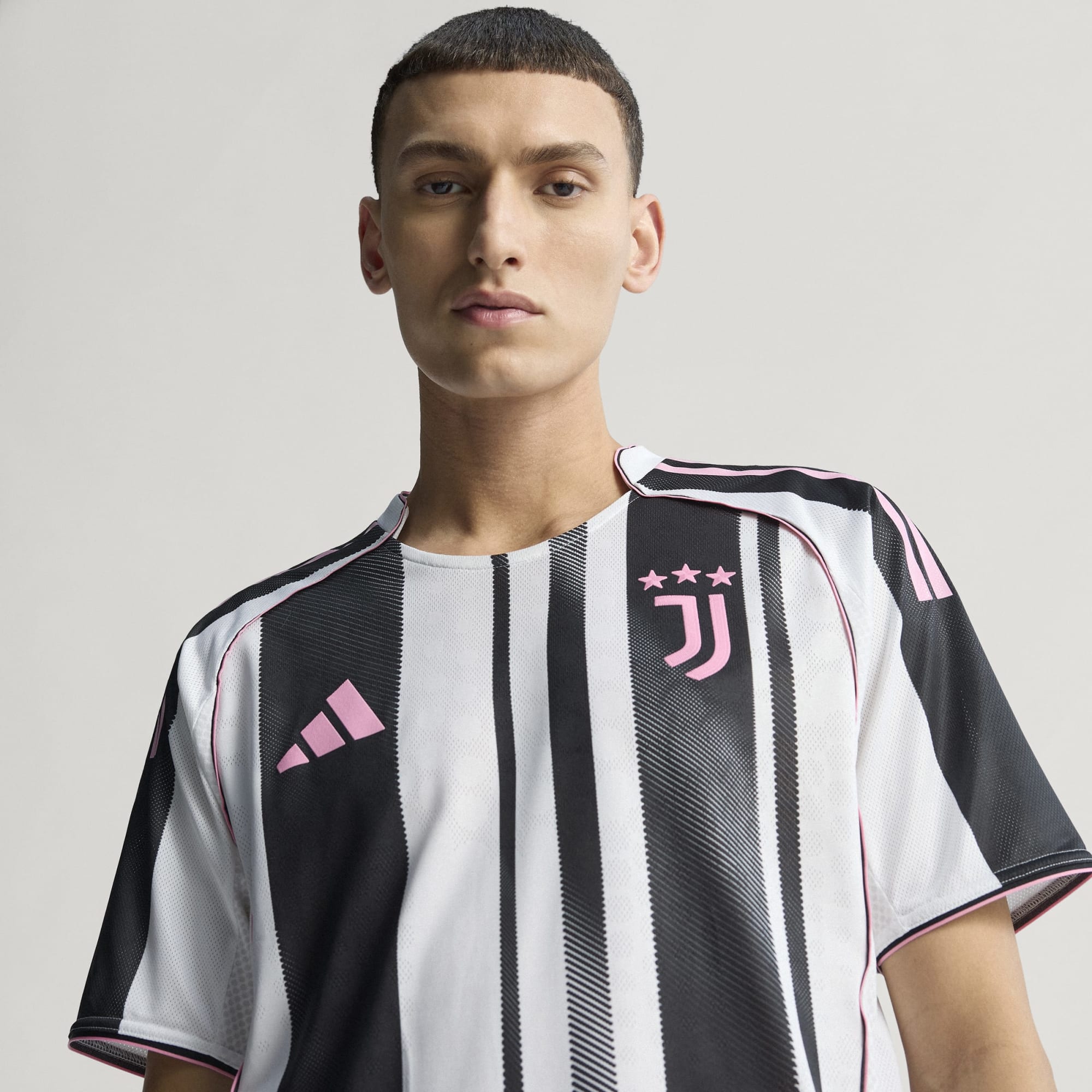 Adidas Juventus 25/26 Authentic Home Jersey - JJ4314