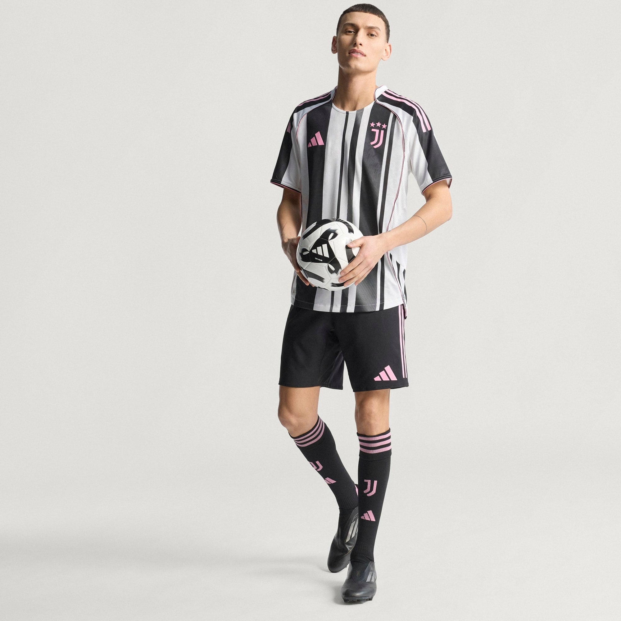 Adidas Juventus 25/26 Authentic Home Jersey - JJ4314
