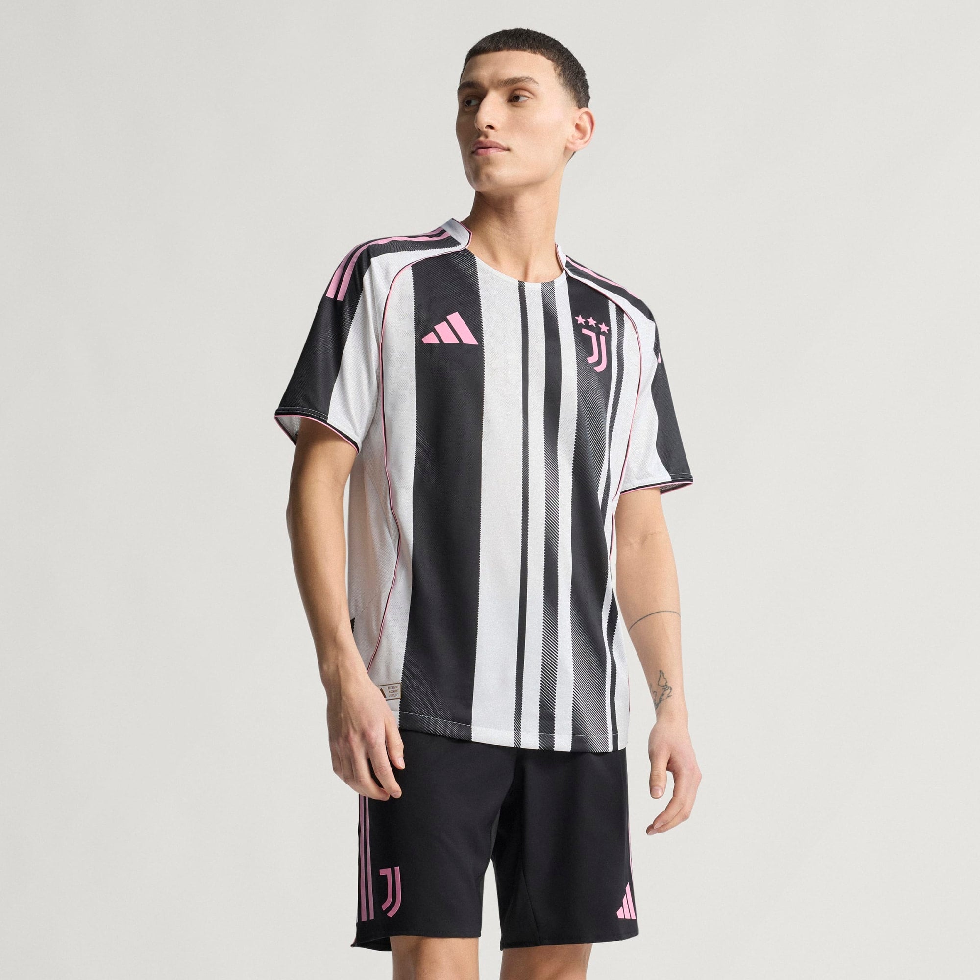 Adidas Juventus 25/26 Authentic Home Jersey - JJ4314