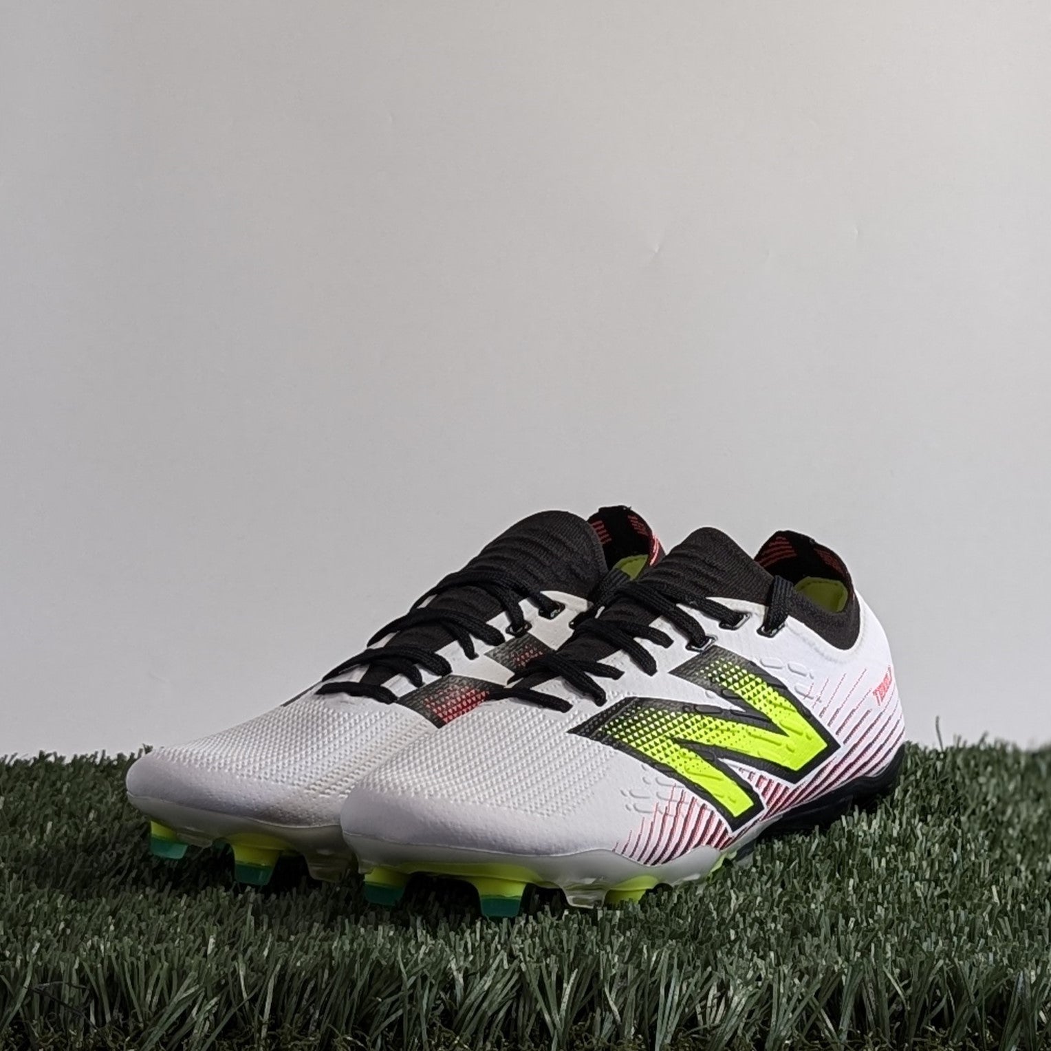 New Balance Tekela Pro Low Laced FG V4+ (D Medium) - ST1FLH45