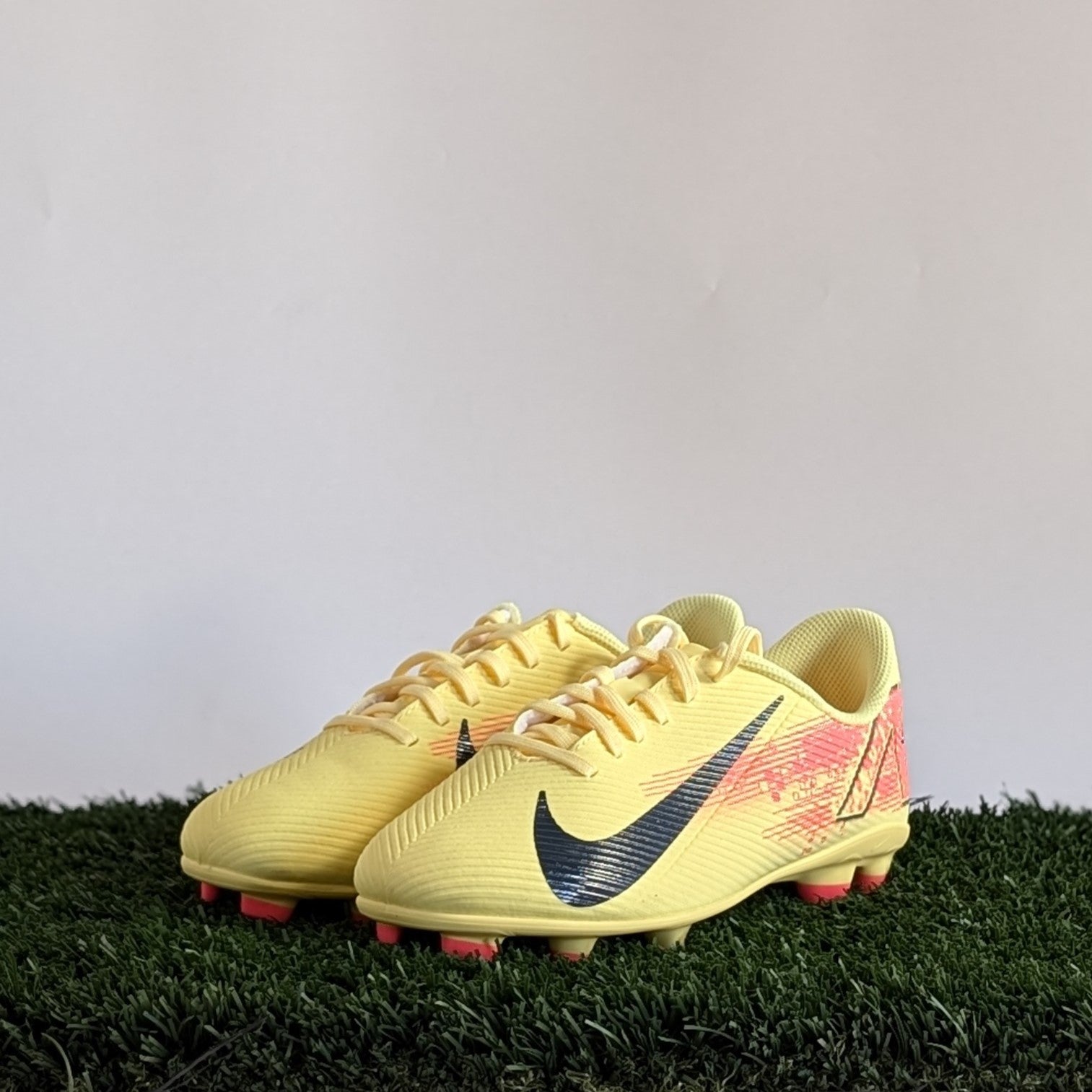 Nike Jr Vapor 16 Club KM FG MG FQ8288 800