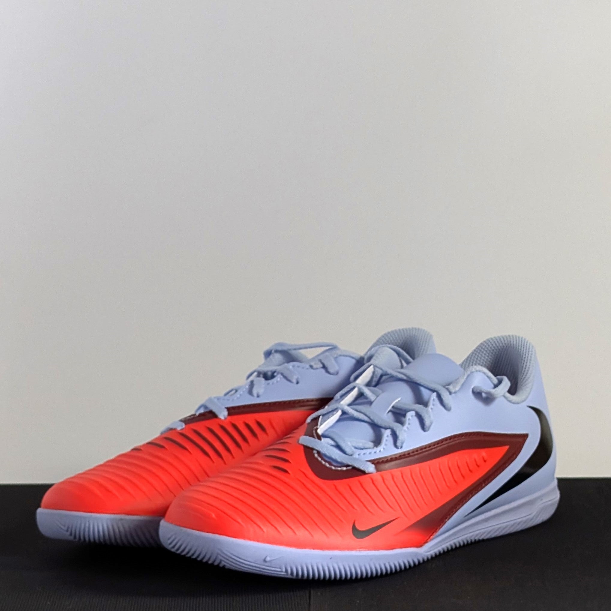 Nike Phantom 6 Low Club IC - HQ2323-400