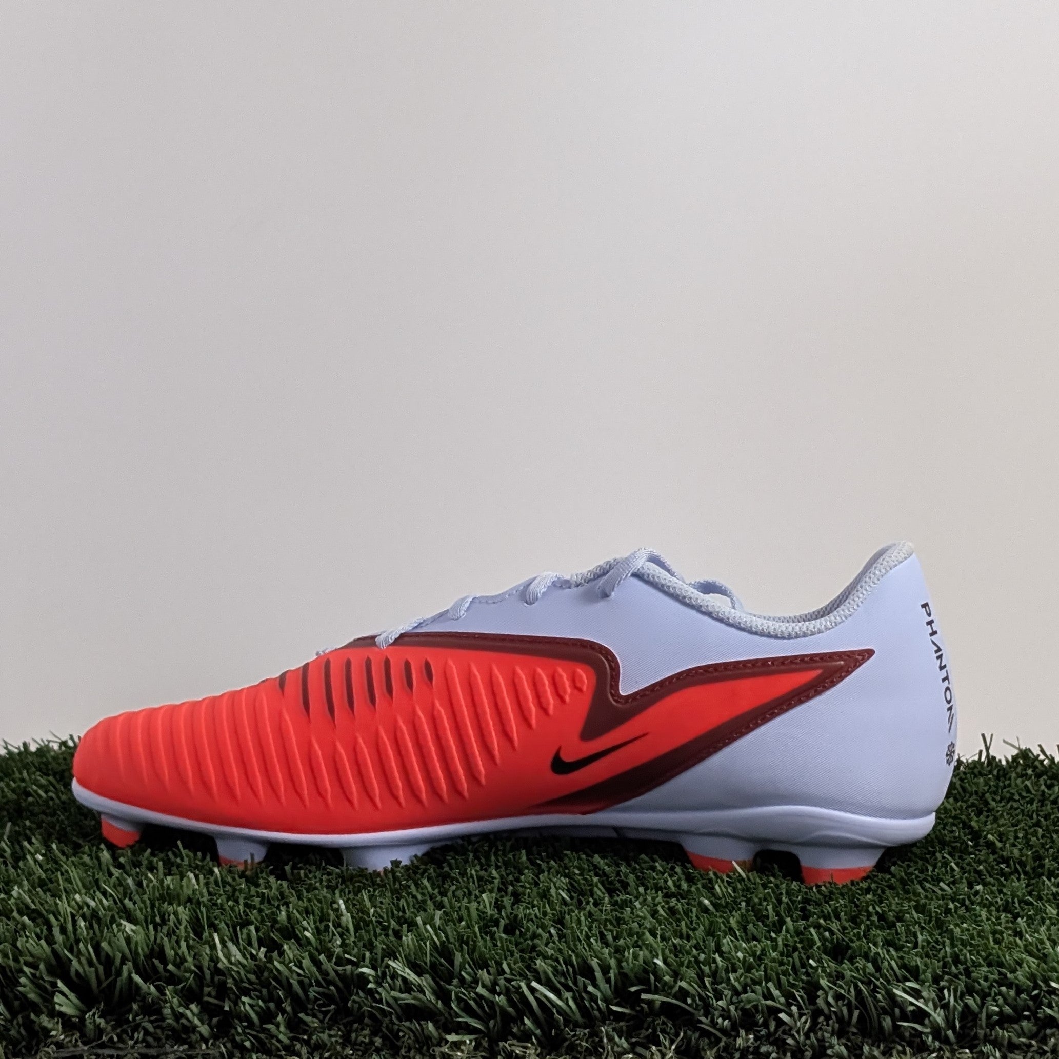 Nike Phantom Low 6 Club FG/MG - HM8933-400