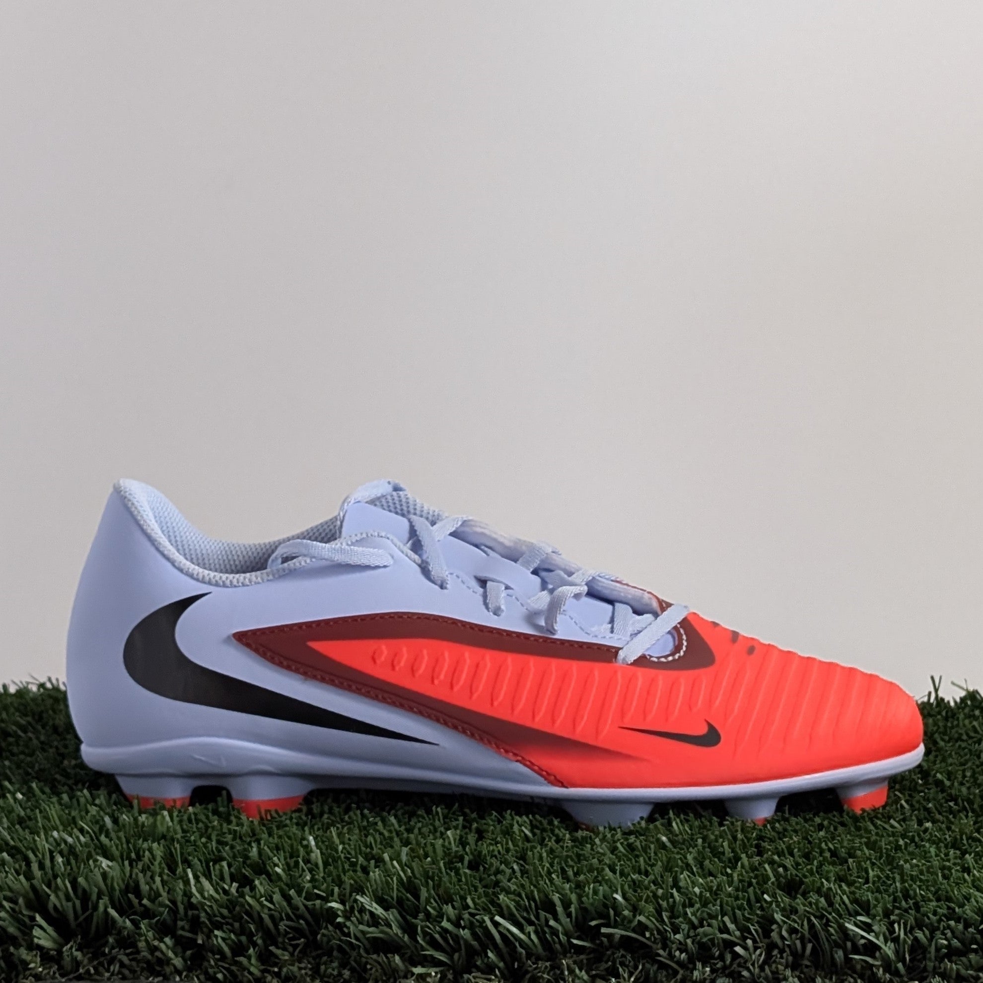 Nike Phantom Low 6 Club FG/MG - HM8933-400