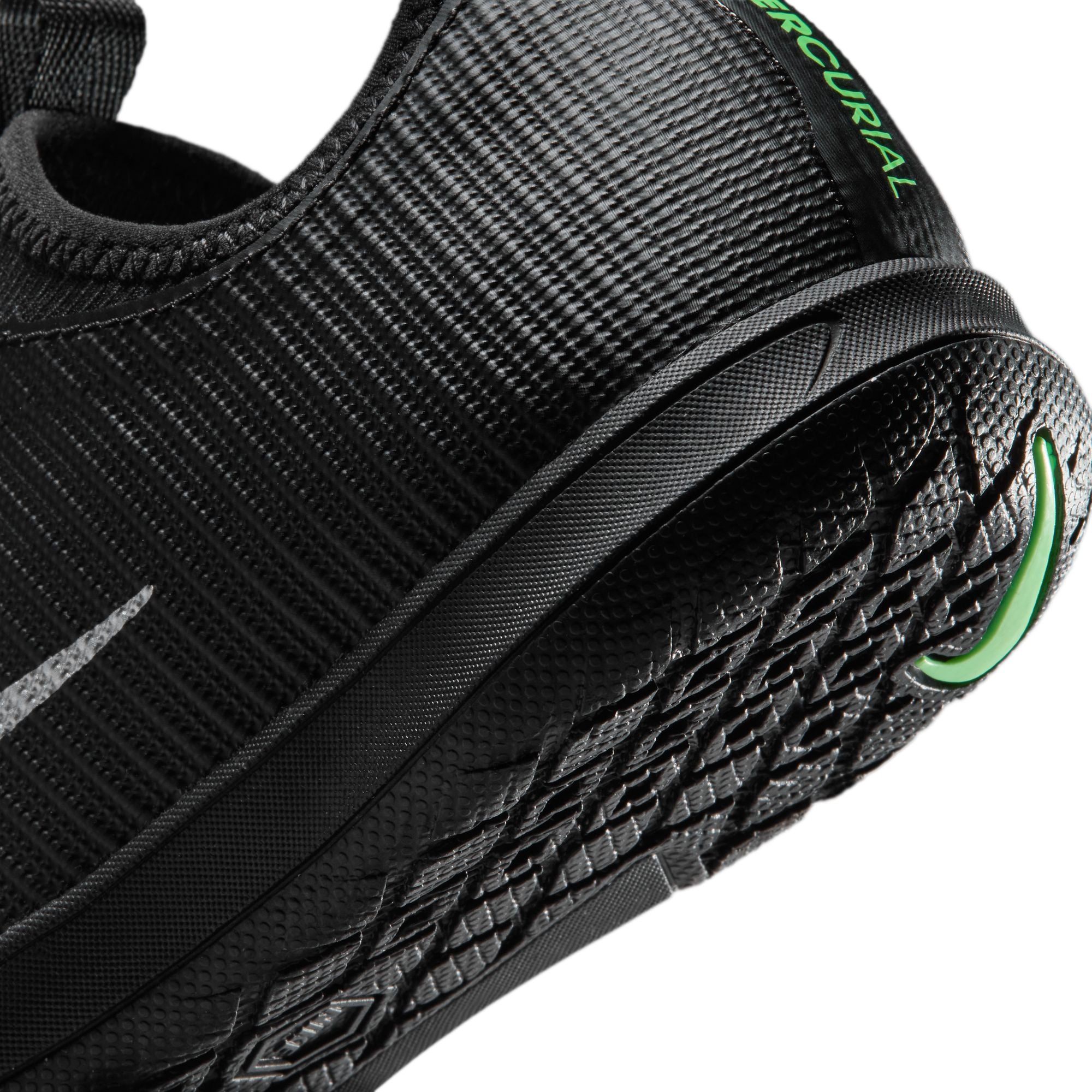 Nike Jr. Phantom 6 Low Club IC - HQ2031-001