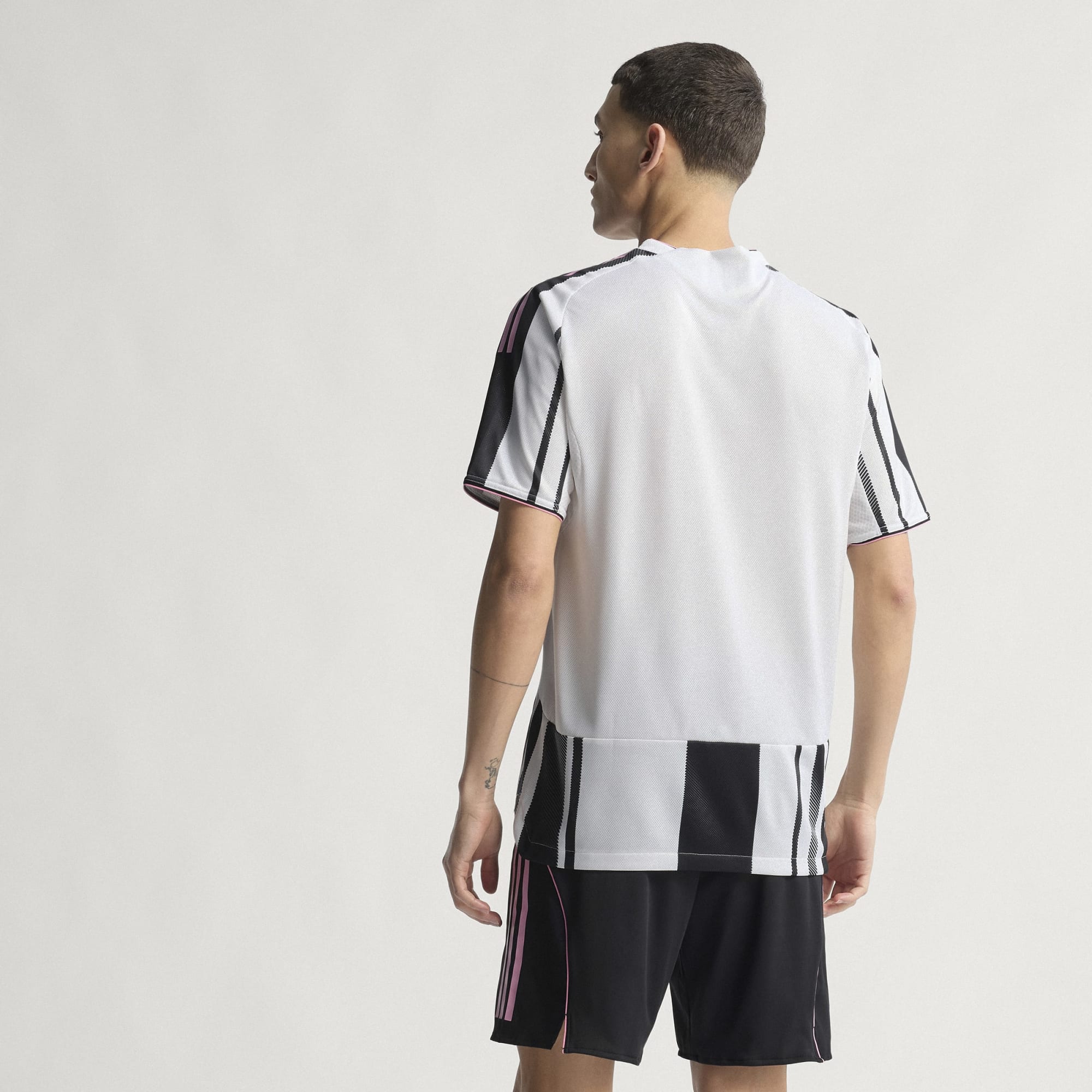 Adidas Juventus 25/26 Authentic Home Jersey - JJ4314