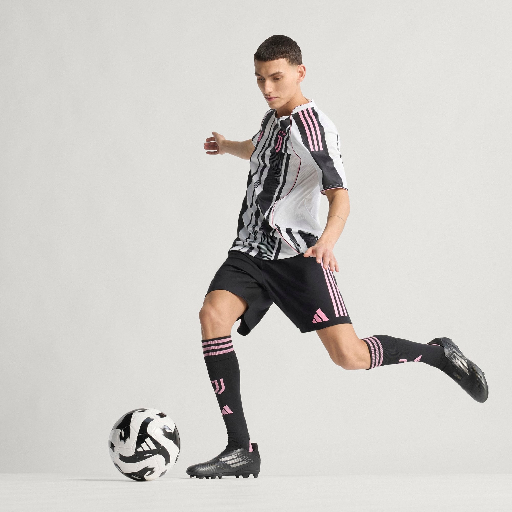 Adidas Juventus 25/26 Authentic Home Jersey - JJ4314