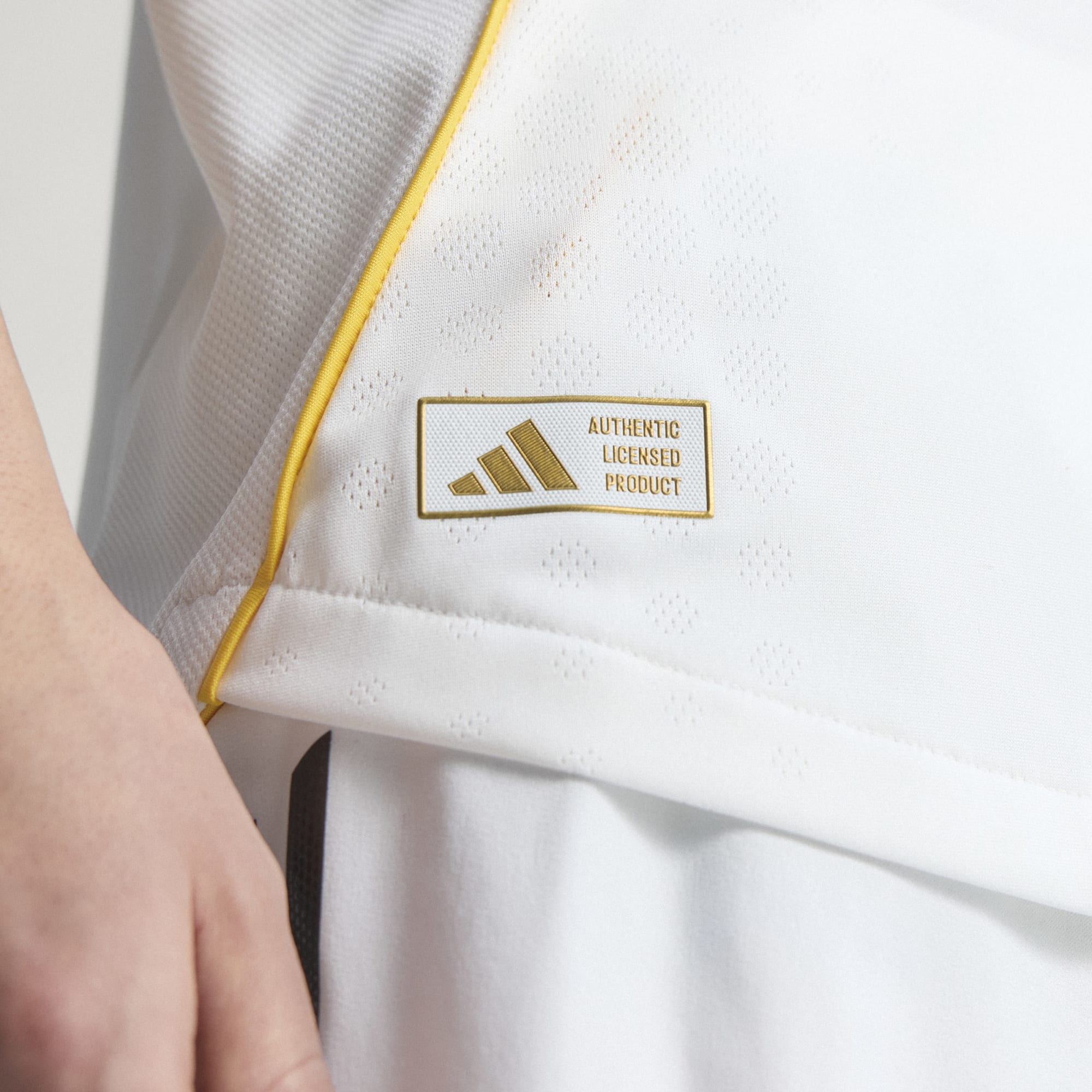 Adidas Real Madrid Authentic Home Jersey 25/26 - JV5918