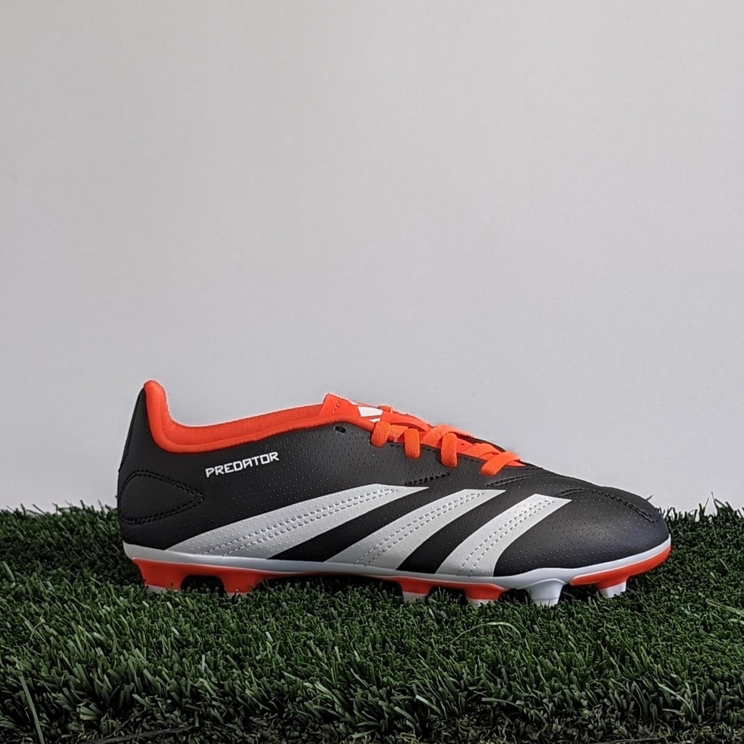 シューズ predator adidas PXL_20240305_235715560.