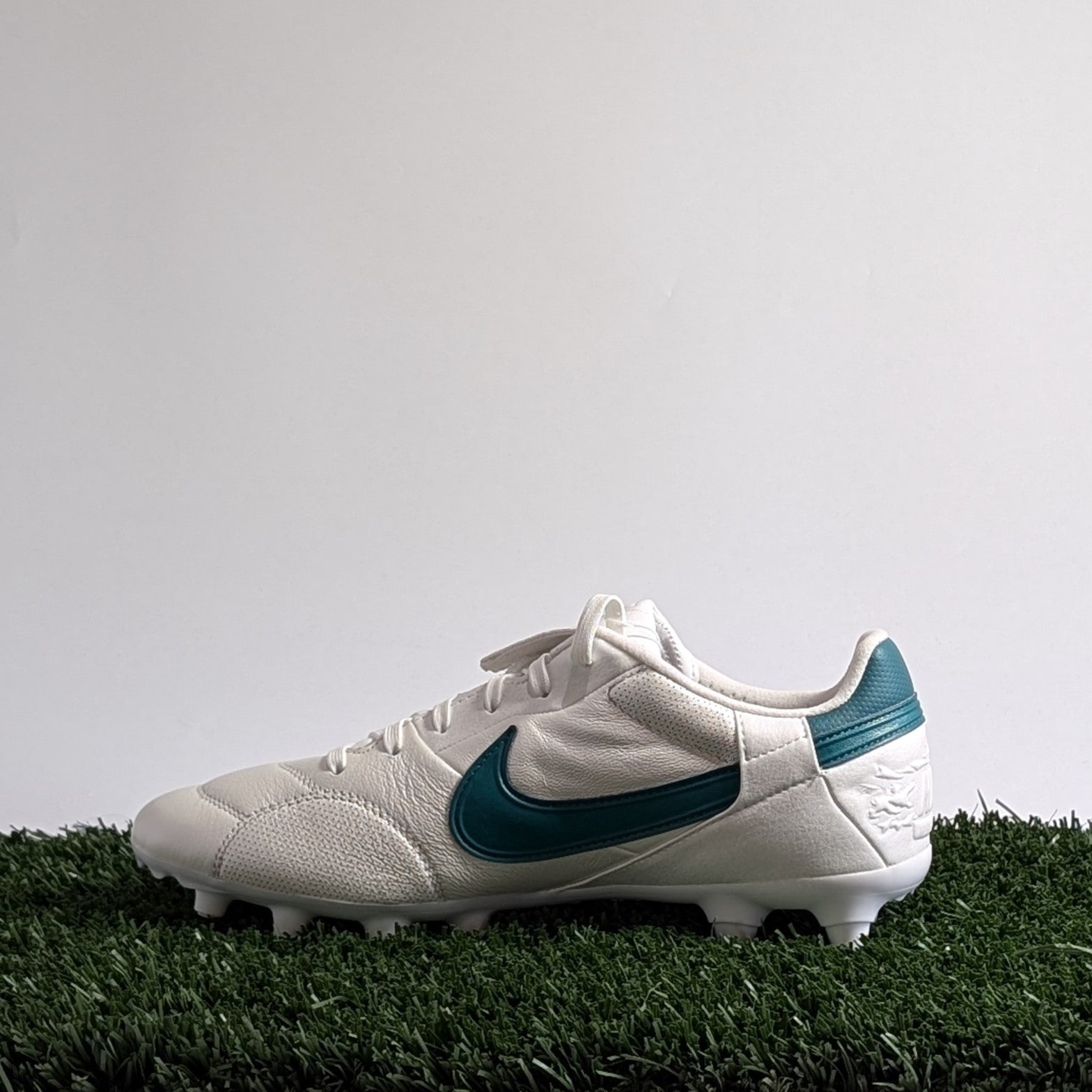 The Nike Premier III FG - HM0265-102