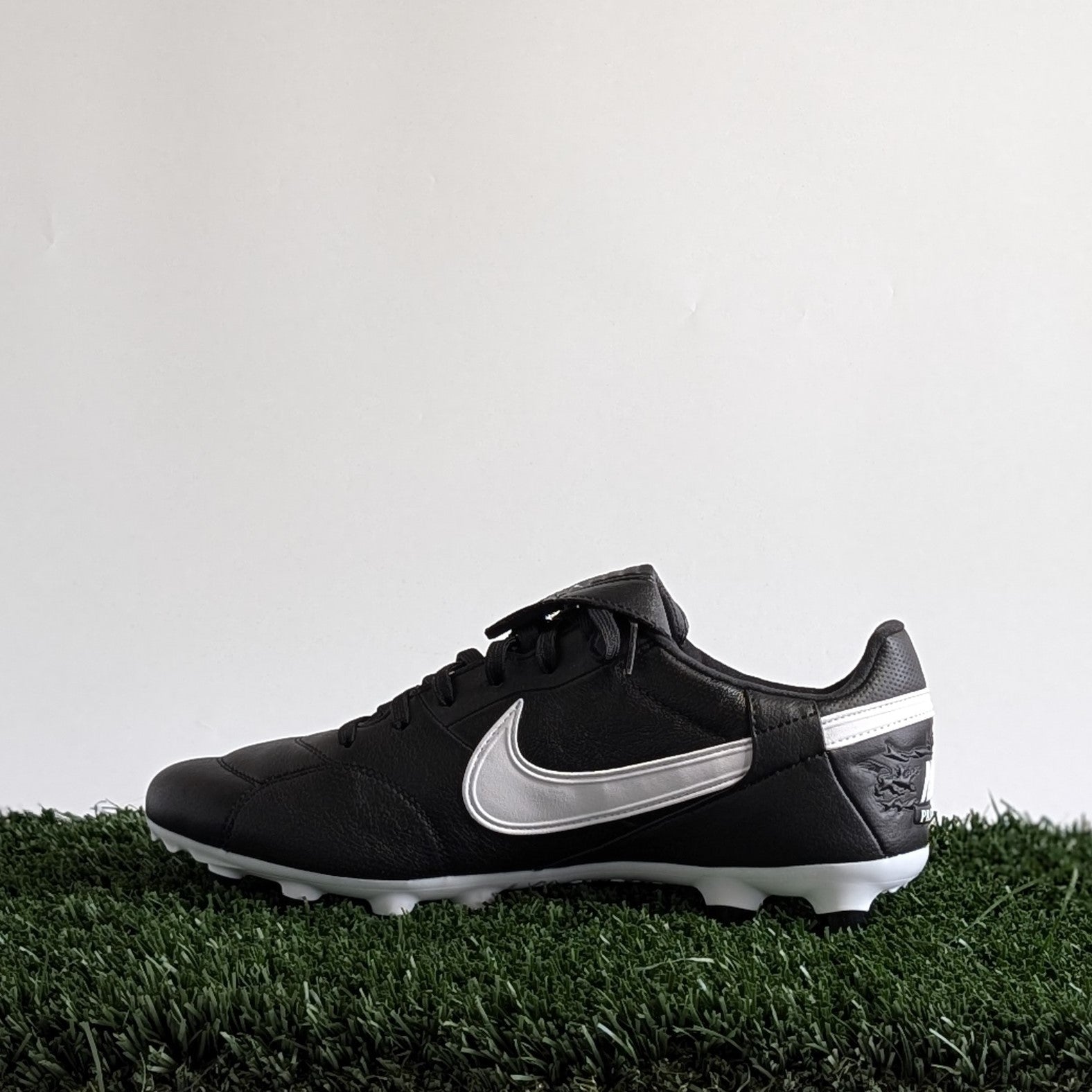 The Nike Premier III FG - AT5889-010