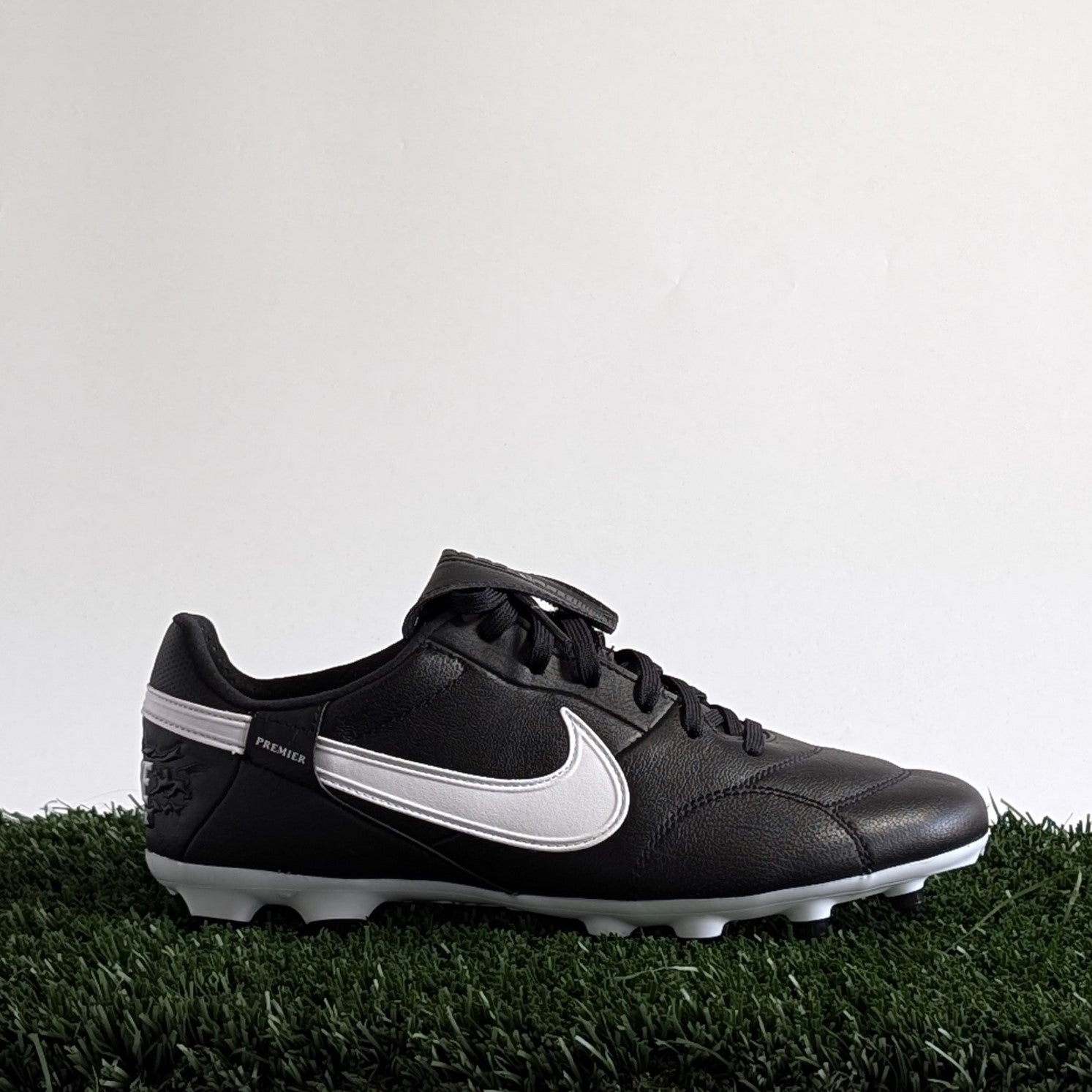 The Nike Premier III FG - AT5889-010