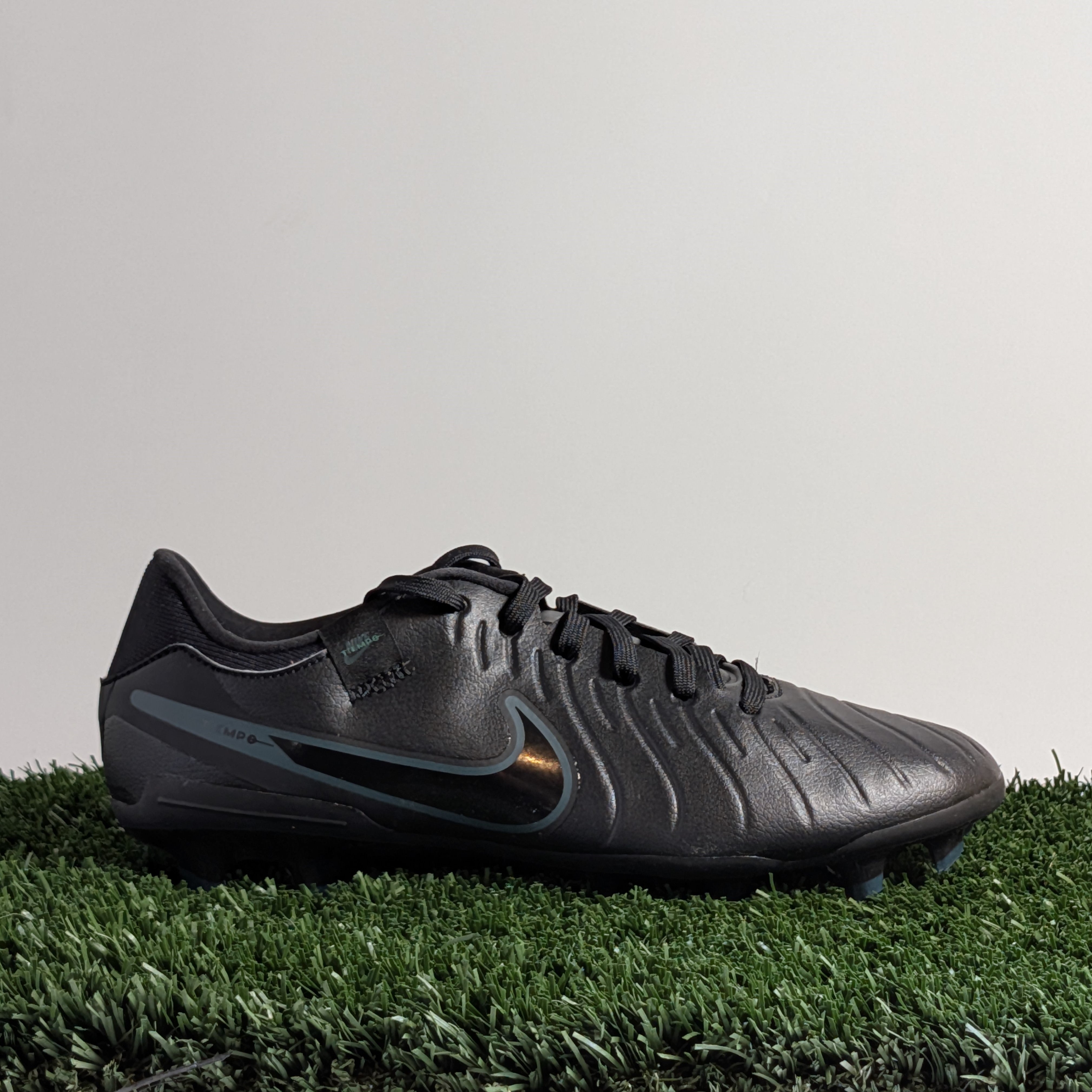 nike legend 7 academy mg
