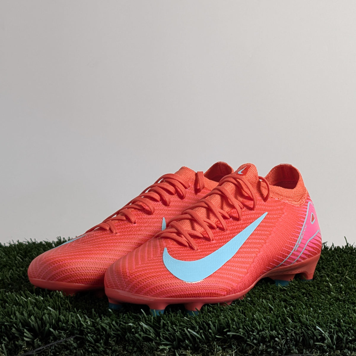 Size 11.5 M/ 13 W, Nike Zoom Mercurial Vapor 16 Pro AG-Pro Cleats NBY FQ8684 800 nike_fq8684-002-phsrh001.webp main image 2