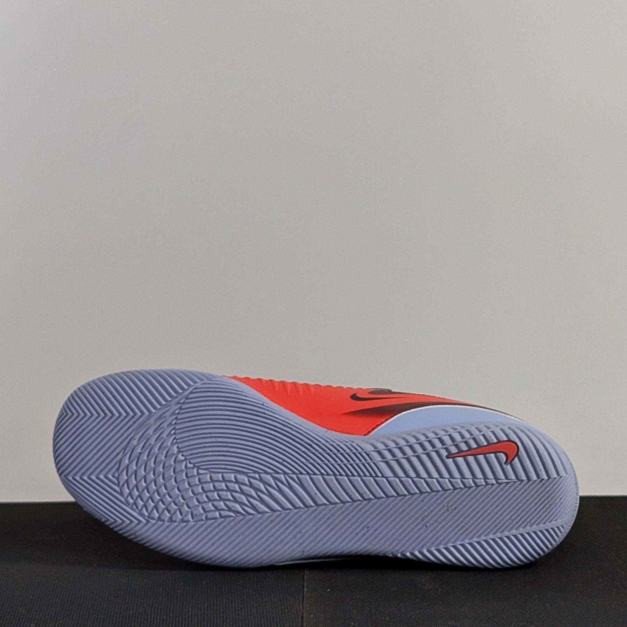 Nike Phantom 6 Low Club IC - HQ2323-400