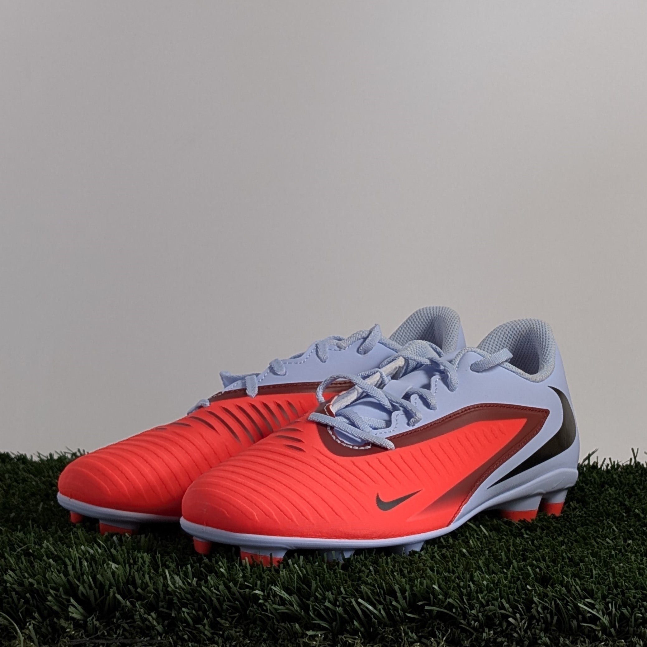 Nike Phantom Low 6 Club FG/MG - HM8933-400