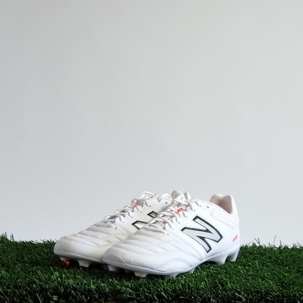 New balance white cleats soccer best sale